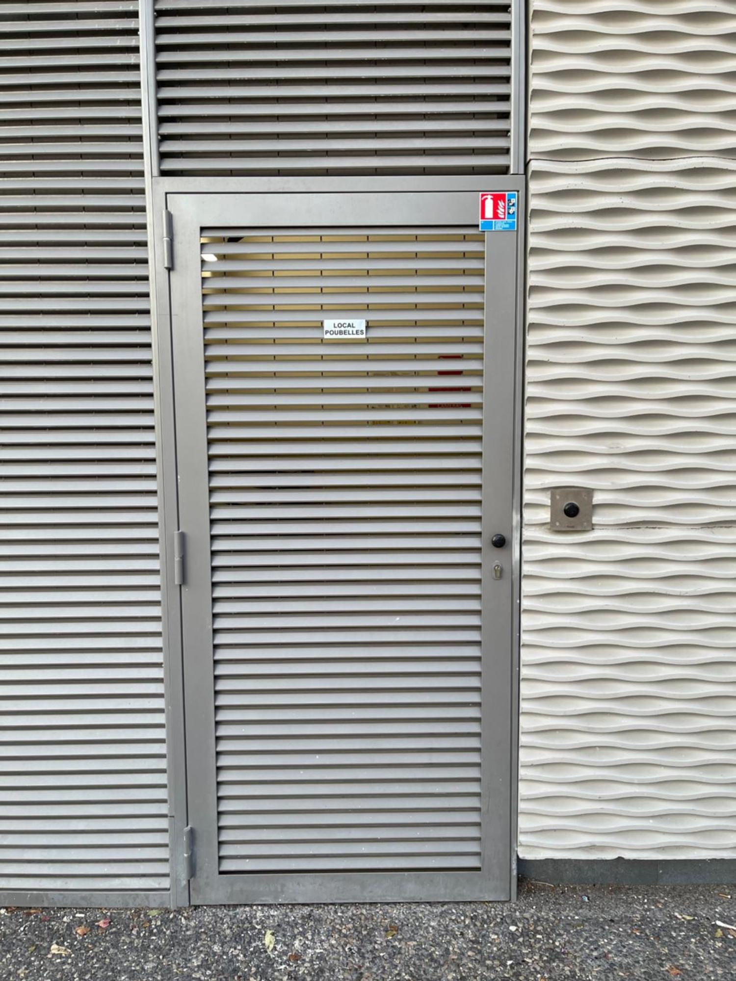 Moderne Luxueux Parking Ac Cote De La Nice